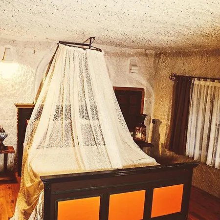 Bed & Breakfast Emily Cave House 4*