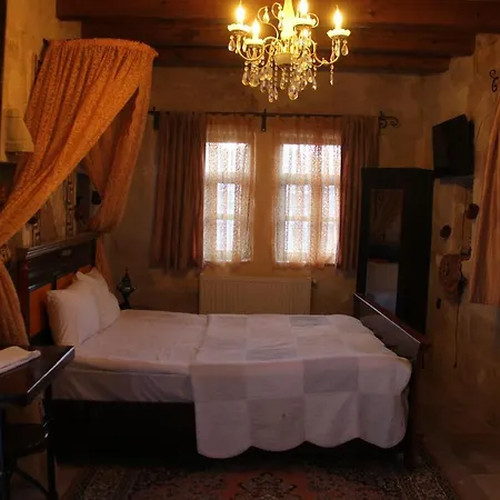 Emily Cave House Bed & Breakfast 4*