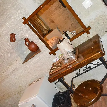 Bed & Breakfast Emily Cave House 4*