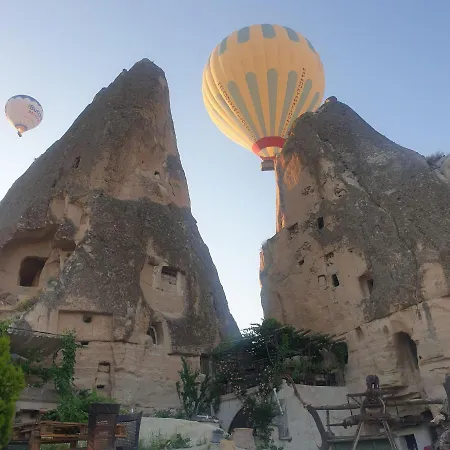 Emily Cave House Bed & Breakfast 4*