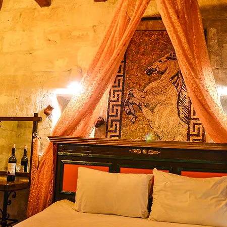 Bed & Breakfast Emily Cave House 4*