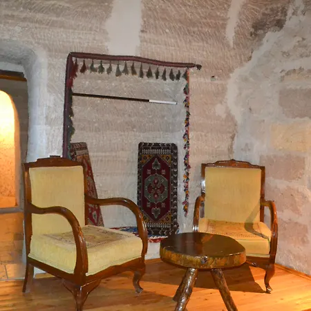 Emily Cave House 4*