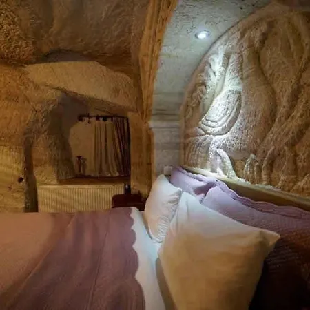 Emily Cave House 4*