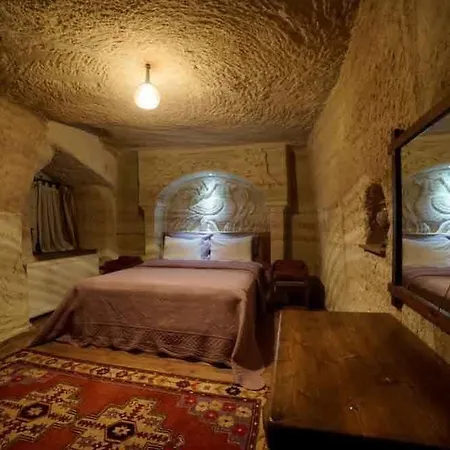 Emily Cave House Bed & Breakfast 4*