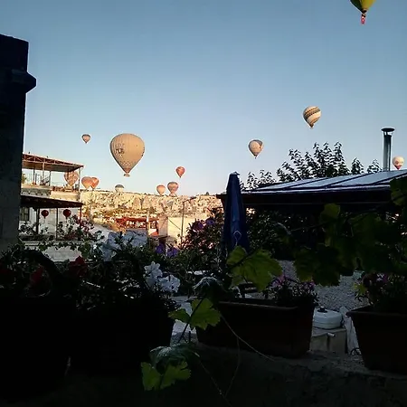 Emily Cave House Bed & Breakfast 4*