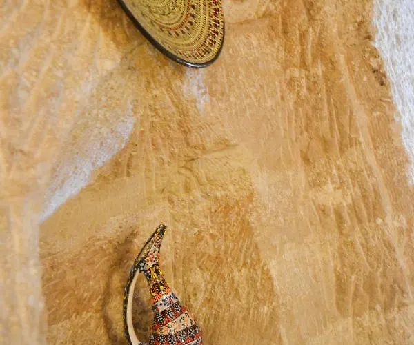 Bed & Breakfast Emily Cave House 4*