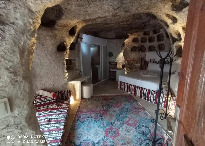 Emily Cave House Bed & Breakfast 4*