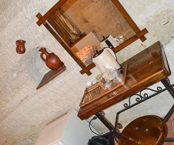 Bed & Breakfast Emily Cave House 4*