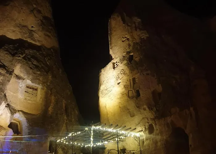 Emily Cave House Bed & Breakfast