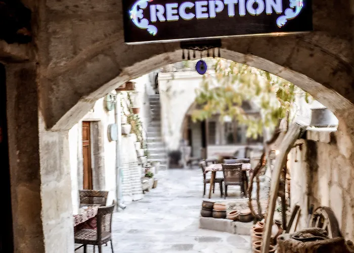 Bed & Breakfast Emily Cave House 4*